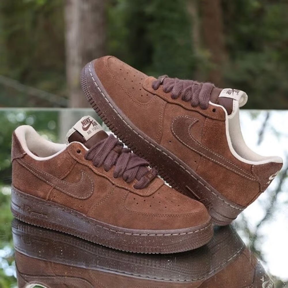 EUC NIKE AIR FORCE 1 '07 Cacao Wow/ Sandrift